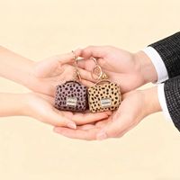 Porte-clés populaire en cuir imprimé léopard avec pochette en peluche courte, mini portefeuille multicolore, accessoires pour clés de voiture
