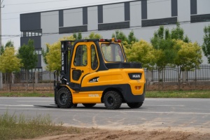 4x4 Diesel Geländestapler 3-5 Tonnen Kostengünstig CE EPA Zertifiziert Landwirtschaft Outdoor Raues Gelände Offroad Vollgummi-Luftreifen - Product Image 6