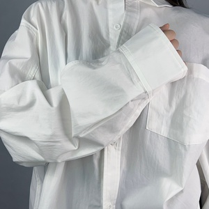 Chemisier ample en coton blanc à manches longues pour femme, style boyfriend, nouvelle collection, par le créateur OEM - Product Image 4