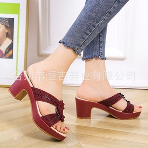 Sandalias de talla grande para mujer, zapatos de playa informales para adultos, con punta abierta y Tacón cuadrado de flores, deslizantes, sexys, con fondo grueso y peso ligero - Product Image 2