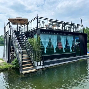 บ้านสำเร็จรูปคอนเทนเนอร์ขนาด 20 ฟุต รูปทรงสี่เหลี่ยมผืนผ้า ดีไซน์ทันสมัย ระบายอากาศได้ดี ใช้งานได้หลากหลายนอกกรอบระบบไฟฟ้า ใช้เป็นวิลล่าหรือโรงแรม 5+ ห้อง พร้อมแบบจำลอง 3 มิติ รับประกัน 3 ปี - Product Image 2