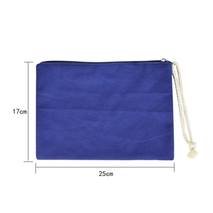 Pochette à maquillage bleue imperméable avec fermeture éclair, petite pochette à accessoires, pochette à maquillage en velours personnalisée BSCI, pochette à maquillage portable plate - Product Image 4