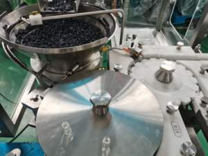 Línea de producción de llenado de viales de oncología inyectable Auto OEB5 con aislador y liofilizador - Product Image 2