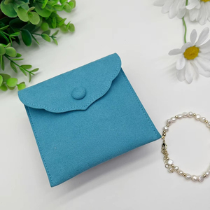 Bolsa de Terciopelo de Alta Calidad para Joyería con Cierre de Tela y Botón, Logotipo Personalizado, Tamaños 8*8+4cm/12x12cm o Personalizables - Product Image 1