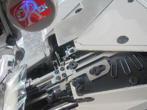 Máquina de Coser Industrial de Puntada Triple de Cinco Hilos, Máquina de Coser de Cama Plana con Sistema de Interbloqueo RN9300-1 - Product Image 4