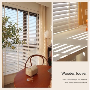 Stores enrouleurs sans fil économiques <span class=keywords><strong>de</strong></span> 2 pouces, stores vénitiens solaires intégrés <span class=keywords><strong>en</strong></span> faux <span class=keywords><strong>bois</strong></span> <span class=keywords><strong>de</strong></span> 50 mm pour fenêtre - Product Image 3