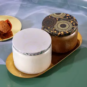 Bougie <span class=keywords><strong>parfum</strong></span>ée en cire de soja étoilée en relief rouge haut de gamme tasse en verre avec logo personnalisé de luxe contenant des bougies <span class=keywords><strong>parfum</strong></span>ées pour les parfums d'intérieur - Product Image 1