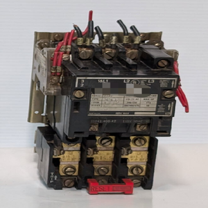 وحدة تحكم برمجة PLC 8536 SCT0-<span class=keywords><strong>3</strong></span> لتشغيل المحركات، حجم NEMA 1، سلسلة A، شكل S، ملف 110/120 فولت - Product Image 1