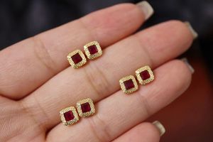 Boucles d'oreilles clous Xinfly en or jaune massif 18 carats avec halo de rubis véritable taille princesse 0,40 ct - Product Image 5