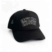 Casquette Trucker en Maille Performance avec Logo Personnalisé – Broderie Couleur Unie Disponible en Plusieurs Couleurs Style Tendance et Formel
