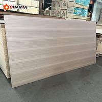 Panneaux de particules de bois de taille personnalisée E0 Panneaux de particules de PVC laminé 16mm 18mm Panneaux de particules de flocons d'aggloméré face à la mélamine blanche