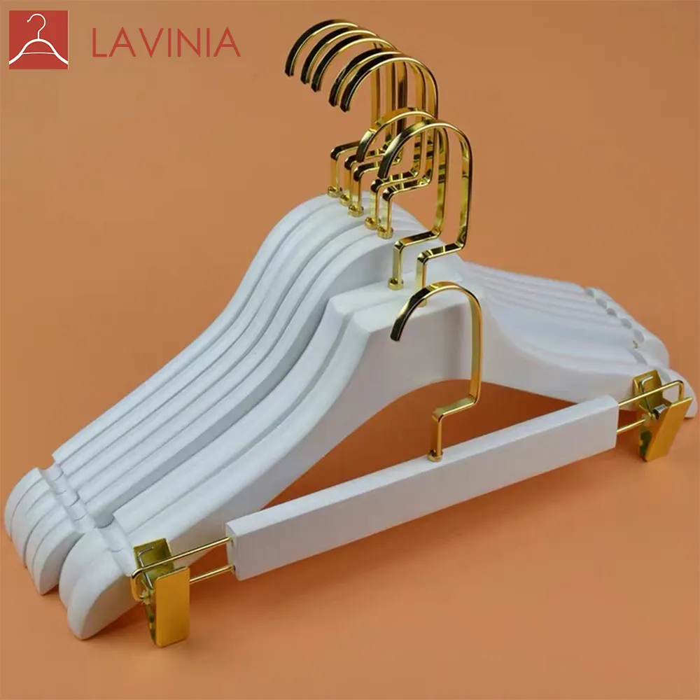 Colgador de venta de fábrica de madera blanca Percha Cabide Hanger con gancho plano de plata y oro Perchas de madera