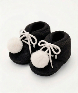 Chaussons en peluche à pompons moelleux pour bébé, semelle souple, chauds pour l'hiver, à lacets, chaussures pour nourrissons - Product Image 5