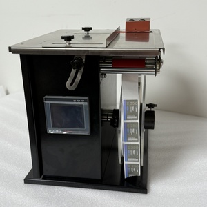 <span class=keywords><strong>Etichettatrice</strong></span> angolare semiautomatica a L da 90° <span class=keywords><strong>per</strong></span> scatole e cartoni di piccole dimensioni - Etichettatura desktop PLC autoadesiva antimanomissione <span class=keywords><strong>per</strong></span> etichette in carta - Product Image 3