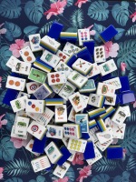 CHIVAN International – Jeu de tuiles de mahjong américain en acrylique à 1 couche, gravées sur mesure, 160 pièces, bleu moderne de luxe, portable