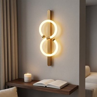 Lampe murale LED en fer et acrylique de style italien minimaliste en forme de S pour salon et chambre à coucher, éclairage de luxe