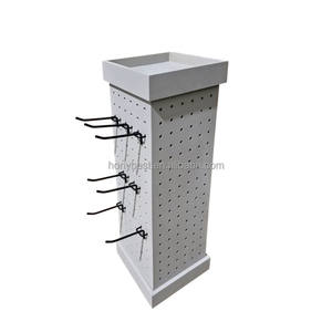 Présentoir rotatif <span class=keywords><strong>en</strong></span> <span class=keywords><strong>bois</strong></span> gris pour bijoux, boucles d'oreilles, porte-clés et accessoires - Product Image 1