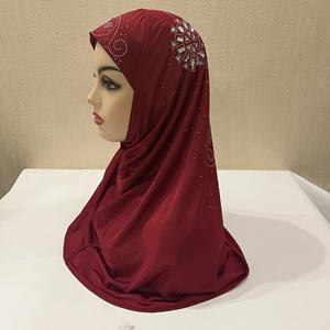 Precio bajo musulmán con flores Perforación en caliente Tela de seda helada Bufanda de viscosa Lisa Hijab - Product Image 2