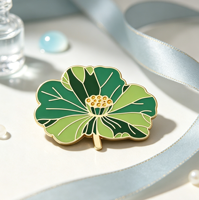 Épinglette en métal plaqué or personnalisée à faible MOQ, motif feuilles et fleurs tropicales