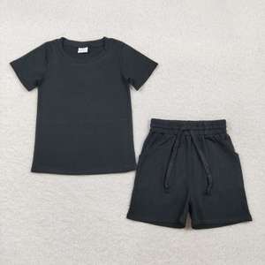 Conjunto de camiseta básica verde de manga corta y pantalones cortos con cintura elástica para niños pequeños, conjunto cómodo de verano para niños para jugar a diario - Product Image 5