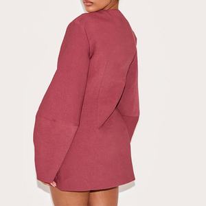 เดรสสั้นทรงสวยหรูสำหรับผู้หญิง แขนยาว คอวีลึก ติดกระดุม ทรงบ็อกซี่ สไตล์ใหม่ รับผลิตแบบ OEM ODM - Product Image 2