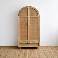 Ensemble de chambre à coucher Japandi en rotin, lit en bois massif, armoire, écran de séparation, table de chevet, chaise pour villa, hôtel, appartement - Vente en gros