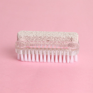 Brosse à ongles en plastique avec éponge pour le nettoyage et le massage des ongles, forme plate, design transparent - Product Image 1