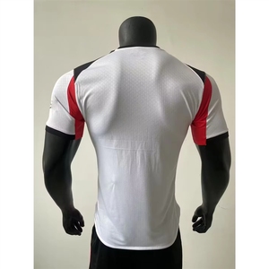 เสื้อฟุตบอลแขนสั้นพิมพ์ลายสำหรับแฟนบอล25 26คนเสื้อฟุตบอลชุดมิลาน100% โพลีเอสเตอร์คอวีแห้งเร็ว - Product Image 1