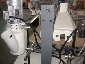 Machine d'enroulement de profilés à colle thermofusible PUR TUBF650B-PUR-II de 650 mm de large pour la lamination de profilés MDF, aluminium, PVC, UPVC - Product Image 4