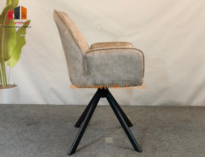 Fauteuil pivotant contemporain avec dossier haut, revêtement en velours <span class=keywords><strong>beige</strong></span> et pieds en métal noir pour les intérieurs modernes - Product Image 4
