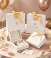 Sac cadeau en papier de luxe avec logo personnalisé, sac d'emballage haut de gamme avec poignée pour la promotion de la marque en vente au détail, café