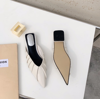 QuiteS 2026 Nouveaux Sabots Chauds Semi-Ouverts à Bout Pointu et Fermé Plissés, Mules Paresseuses Sans Lacets, Sandales Décontractées pour Femme
