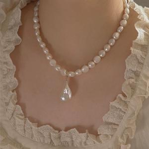 Collar de Perlas Grandes de Estilo Hepburn, Retro Francés, Barroco, Natural e Irregular, Accesorio de Moda para Suéter - Product Image 1