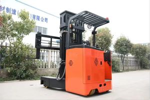 4 Yönlü Elektrikli Forklift 1.5 2 2.5 Ton Hidrolik Palet İstifleyici AC Motorlu Oturmalı Dört Yönlü Forklift - Product Image 5