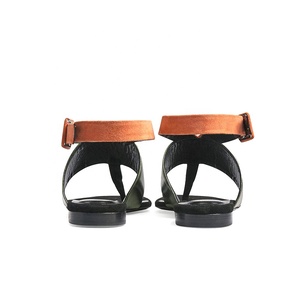 Tongs d'été en <span class=keywords><strong>cuir</strong></span> véritable pour <span class=keywords><strong>femme</strong></span>, sandales plates de haute qualité, chaussures décontractées, nouveauté à la mode - Product Image 4