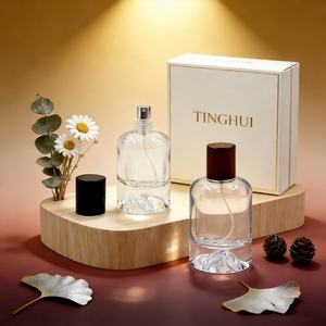 โรงงานผลิตขวดน้ำหอมแก้วทรงเหลี่ยมแบบกำหนดโลโก้เองได้ ก้นหนา ขนาด 30 มล. 50 มล. พร้อมกล่องและฝาปิด - Product Image 5