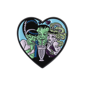 Broche de personnage de dessin animé, design géant et trois sœurs, badge en métal émaillé en forme de cœur - Product Image 4