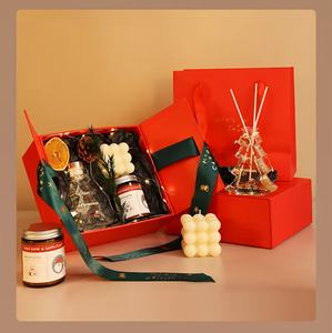 Bougie parfumée en cire de soja de style Noël, longue durée, OEM, avec boîte cadeau - Product Image 2