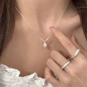 Collier en argent pur S925 avec perle d'eau douce naturelle incrustée de pierre de route, chaîne de clavicule classique polyvalente, style doux et original - Product Image 1