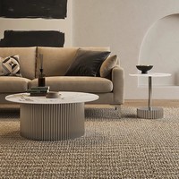 Tables d'appoint gigognes en pierre frittée haut de gamme, texture marbre blanc moderne, piétement côtelé argenté, table basse italienne peu encombrante