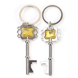 Aangepaste Metalen Legering Sleutelhanger Souvenir Productie Wijnflesopener Voor Huwelijksgeschenken Met <span class=keywords><strong>Oem</strong></span> Logo - Product Image 1