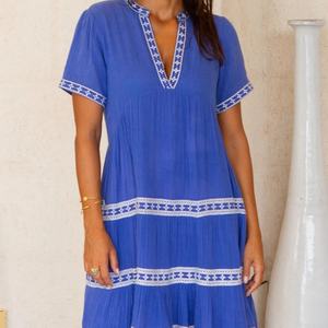 Robe d'été midi décontractée en coton et lin, col en V, manches longues, coupe trapèze, personnalisable et élégante pour femme - Product Image 1