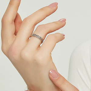 Anello da donna in stile metallico rosa, anello da dito minimalista alla moda, elegante accessorio gioiello per tutti i giorni - Product Image 5