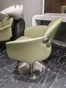 เก้าอี้ตัดผมหนัง PU สีเขียว เก้าอี้ไฮดรอลิกสำหรับร้านเสริมสวย หมุนได้ 360 องศา ฐานกลม ที่พักเท้าเดี่ยว - Product Image 4