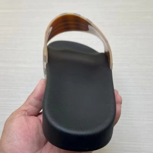 Casual Fashion Luxury Designer Sandals Trendy <b>Slippers</b> Daily Wear Women'S Beach Flat Outdoor Durable <b>Slippers</b> Ladies' <b>Slippers</b> - Product Image 3