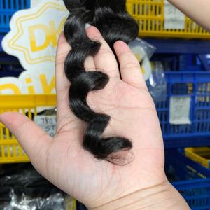 Vente en gros de cheveux vierges indiens naturels de couleur noire non traités en vrac Remy Cheveux lâches à ondulation profonde Extension de cheveux Vendeur - Product Image 4