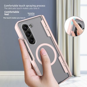 เคส Samsung Z Fold 5 รุ่นใหม่ พร้อมดีไซน์ปกป้องรอบด้าน ผิวสัมผัสนุ่มดุจผิวหนัง รองรับการดูดซับแม่เหล็ก และรองรับการชาร์จแบบไร้สาย - Product Image 3