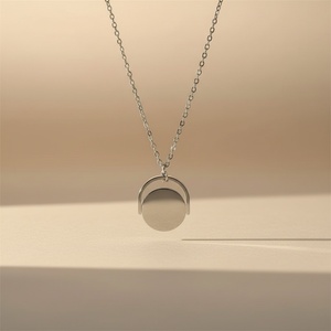 Collier Pendentif Rotatif Personnalisé en Acier Inoxydable avec Breloques Vides à Graver – Chaîne Tendance pour Anniversaire - Product Image 4