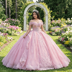 Vestido de Gala Moderno con Apliques de Encaje, Cuentas, Falda Escalonada de Gasa Rosa, Cola Capilla, Largo hasta el Suelo, Escote Corazón Natural y Sujetador Incorporado - Product Image 1