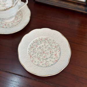 Tasse à café et soucoupe en porcelaine fine, légère, transparente, élégante, de style britannique, avec motifs en relief, pour le thé de l'après-midi, idéale pour les restaurants de luxe - Product Image 3